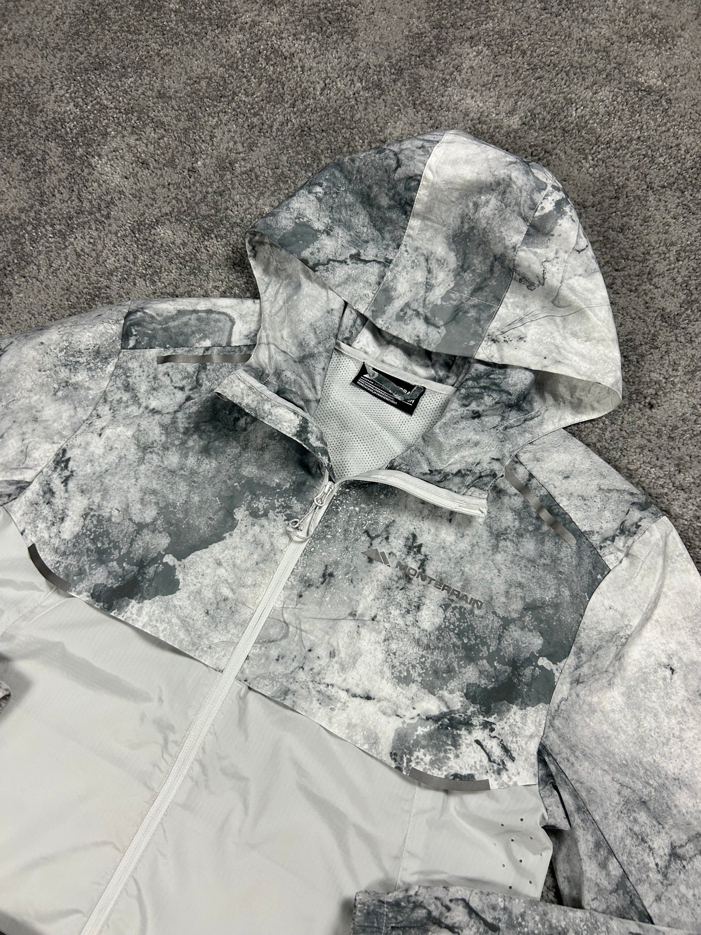 Monterrain Glacier White Windrunner Mens Set