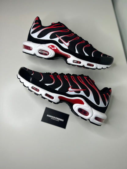 NIKE AIR MAX PLUS TN BLACK UNIVERSITY RED